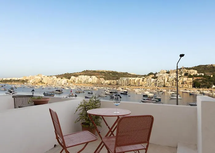 Modern Seafront 2bd With Terrace & Sea View - Xemxija アパート